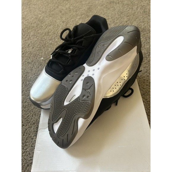 Women's Nike Air Jordan 11 CMFT Low Black Metallic Silver DV2629-001 sz 9.5 - Picture 3 of 5